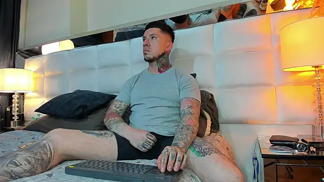 Snapshot of Adam_tatto chatting on September 30, 2025, 1:44 am Adam tatto online show from September 30, 2025, 1:44 am