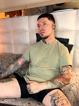 Snapshot of Adam_tatto chatting on November 14, 2025, 4:21 pm Adam tatto online show from November 14, 2025, 4:21 pm