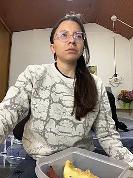 karlamorris  online show from February 4, 2026, 1:28 pm