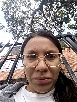 karlamorris  online show from October 2, 2025, 1:25 pm