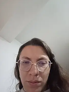 karlamorris  online show from November 11, 2025, 1:28 pm