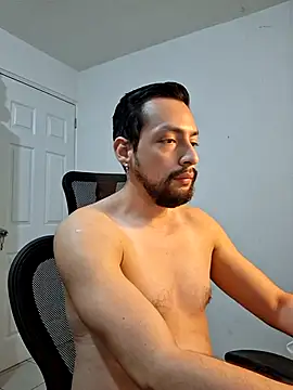 Andresarr93 online show from November 26, 2025, 8:31 pm