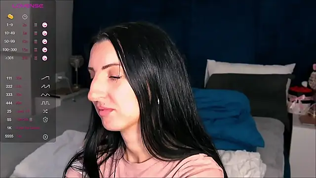 Alexa Clarks online show from December 3, 2024, 5:17 pm