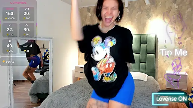 Snapshot of april_dumont chatting on November 10, 2025, 11:37 am april dumont online show from November 10, 2025, 11:37 am