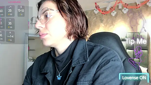 Snapshot of april_dumont chatting on October 28, 2025, 11:20 am april dumont online show from October 28, 2025, 11:20 am