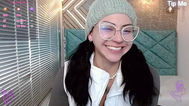 Snapshot of april_dumont chatting on March 8, 2025, 2:08 pm april dumont online show from March 8, 2025, 2:08 pm