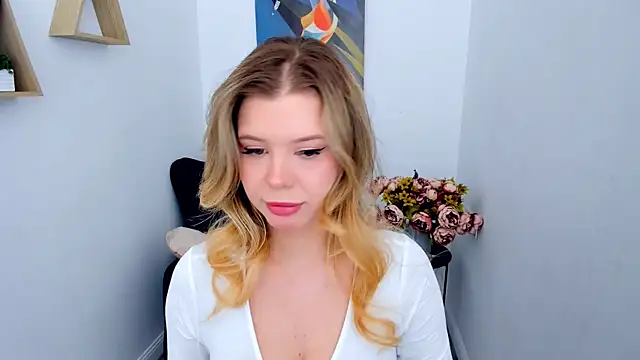 FollowLovee online show from February 24, 2026, 6:42 pm