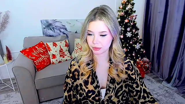 Snapshot of FollowLovee chatting on December 14, 2025, 7:30 pm FollowLovee online show from December 14, 2025, 7:30 pm