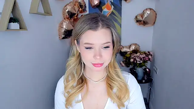 FollowLovee online show from February 11, 2026, 7:36 pm