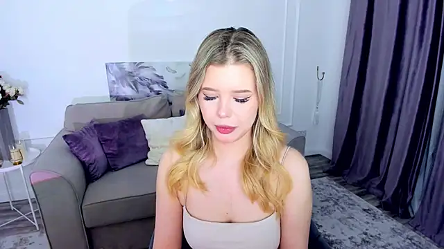 Snapshot of FollowLovee chatting on November 27, 2025, 7:36 pm FollowLovee online show from November 27, 2025, 7:36 pm