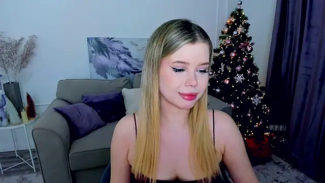 Snapshot of FollowLovee chatting on December 5, 2025, 7:45 pm FollowLovee online show from December 5, 2025, 7:45 pm