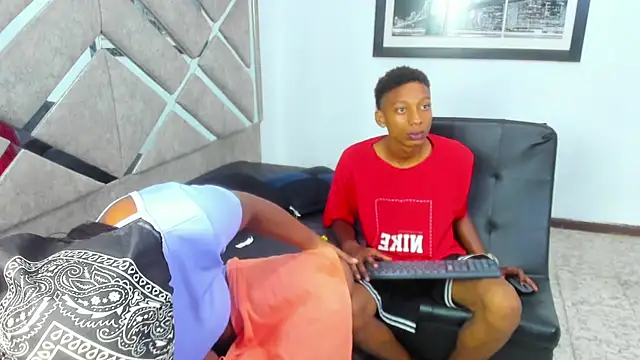 EvaxEmma online show from February 27, 2026, 2:39 pm