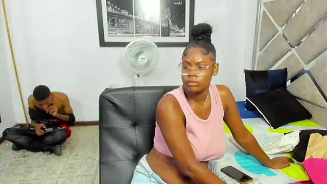 EvaxEmma online show from December 17, 2025, 1:27 pm