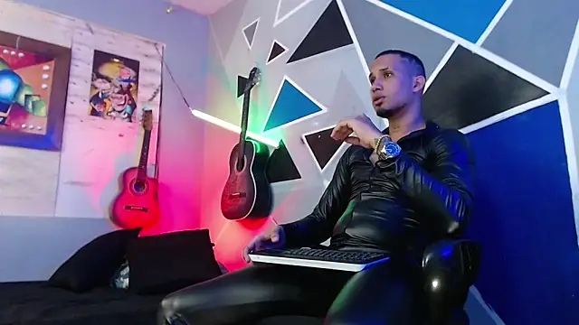 Snapshot of MagnusFrost chatting on November 11, 2025, 4:07 am MagnusFrost online show from November 11, 2025, 4:07 am