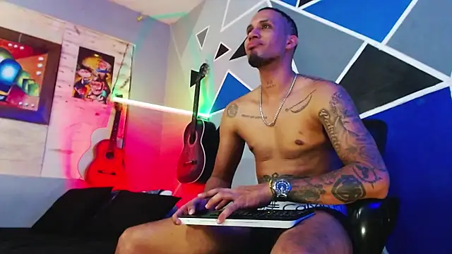 Snapshot of MagnusFrost chatting on November 19, 2025, 6:02 am MagnusFrost online show from November 19, 2025, 6:02 am