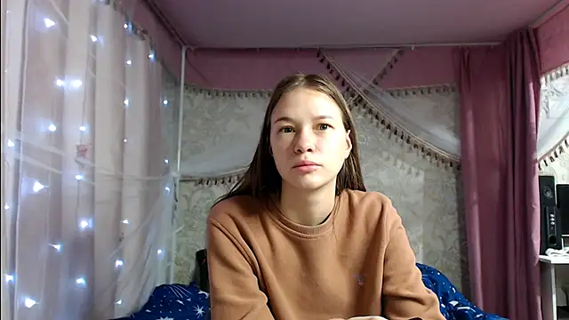 leila bambi  online show from November 12, 2025, 2:48 am