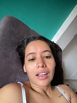juliana 0796 online show from May 17, 2026, 4:18 pm