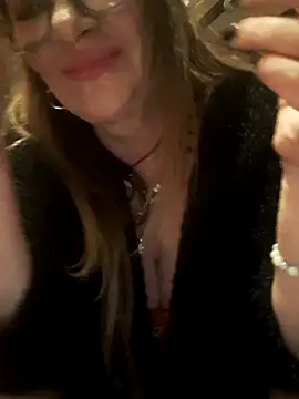 Snapshot of gildamilf chatting on November 17, 2025, 4:44 pm gildamilf online show from November 17, 2025, 4:44 pm