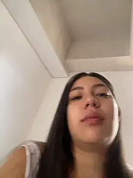 Latina vanessa online show from May 28, 2026, 1:28 pm