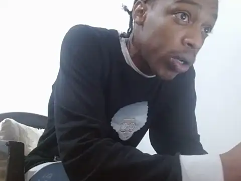 Snapshot of Larry-n-clouds chatting on February 8, 2026, 2:15 pm Larry-n-clouds online show from February 8, 2026, 2:15 pm