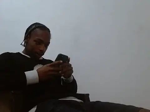 Snapshot of Larry-n-clouds chatting on February 10, 2026, 4:50 pm Larry-n-clouds online show from February 10, 2026, 4:50 pm