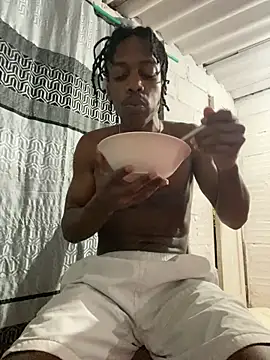 Larry-n-clouds online show from December 15, 2025, 10:43 am