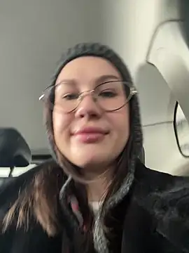 Snapshot of RinaCat chatting on December 4, 2025, 5:50 am RinaCat online show from December 4, 2025, 5:50 am