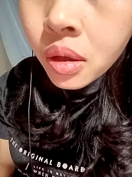 Snapshot of Hana_love20 chatting on November 3, 2025, 4:50 am Hana love20 online show from November 3, 2025, 4:50 am