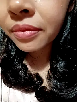 Snapshot of Hana_love20 chatting on November 17, 2025, 5:44 am Hana love20 online show from November 17, 2025, 5:44 am