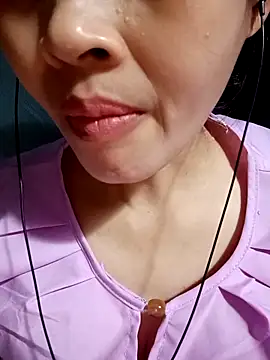 Snapshot of Hana_love20 chatting on October 31, 2025, 4:42 am Hana love20 online show from October 31, 2025, 4:42 am