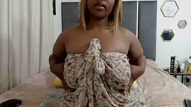 IceBellaCane313 online show from April 3, 2026, 1:34 am