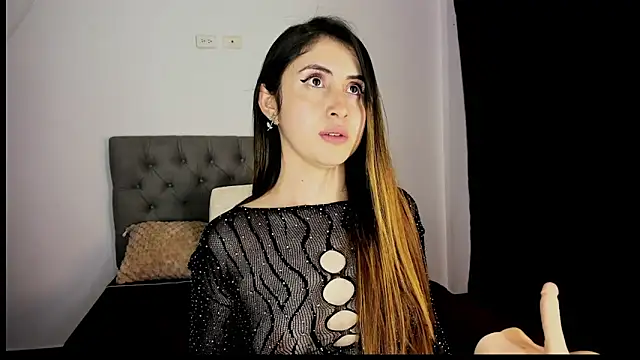 Snapshot of Nicol_Swift_ chatting on February 3, 2025, 8:35 am Nicol Swift online show from February 3, 2025, 8:35 am