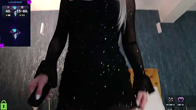 Snapshot of EvaDiamondXX chatting on February 6, 2025, 5:30 pm EvaDiamondXX online show from February 6, 2025, 5:30 pm