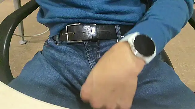 Snapshot of alessandroman2114 chatting on December 4, 2025, 5:34 pm alessandroman2114 online show from December 4, 2025, 5:34 pm