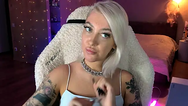 tykioty Miley online show from November 14, 2025, 12:09 pm