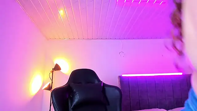 Snapshot of KayllaEvanss_ chatting on November 8, 2025, 3:10 am KayllaEvanss online show from November 8, 2025, 3:10 am