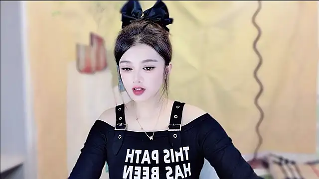 Snapshot of VIWVI chatting on November 5, 2025, 5:21 am VIWVI online show from November 5, 2025, 5:21 am