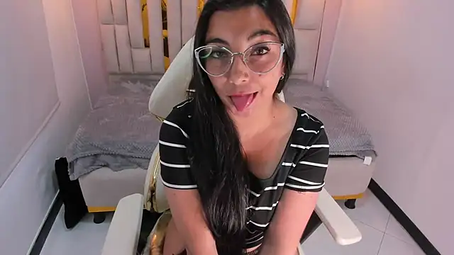 Snapshot of Karla_hernandez_ chatting on March 12, 2025, 2:12 pm Karla hernandez online show from March 12, 2025, 2:12 pm