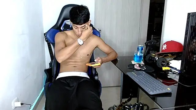 Snapshot of Juan_da01 chatting on March 8, 2025, 1:06 am Juan da01 online show from March 8, 2025, 1:06 am