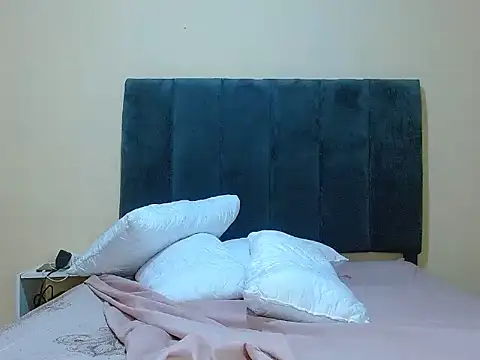 curvycloe1 online show from January 16, 2026, 3:54 am