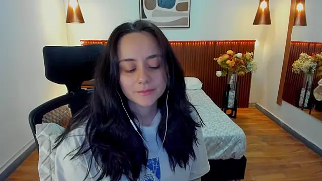 Snapshot of KatherineBond chatting on May 26, 2026, 7:01 pm KatherineBond online show from May 26, 2026, 7:01 pm