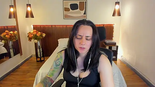 Snapshot of KatherineBond chatting on June 15, 2026, 7:24 pm KatherineBond online show from June 15, 2026, 7:24 pm
