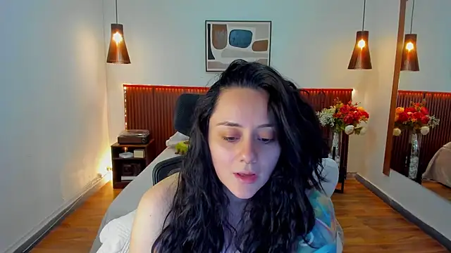 Snapshot of KatherineBond chatting on August 6, 2026, 6:14 pm KatherineBond online show from August 6, 2026, 6:14 pm