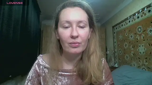 AnnaXLovers online show from December 18, 2025, 3:38 pm