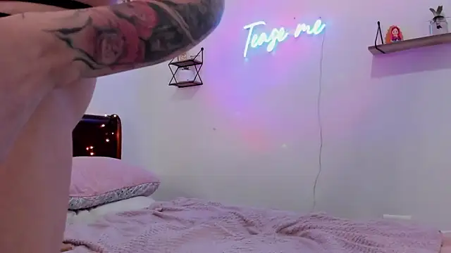 Manuela monroe online show from December 3, 2025, 9:58 pm