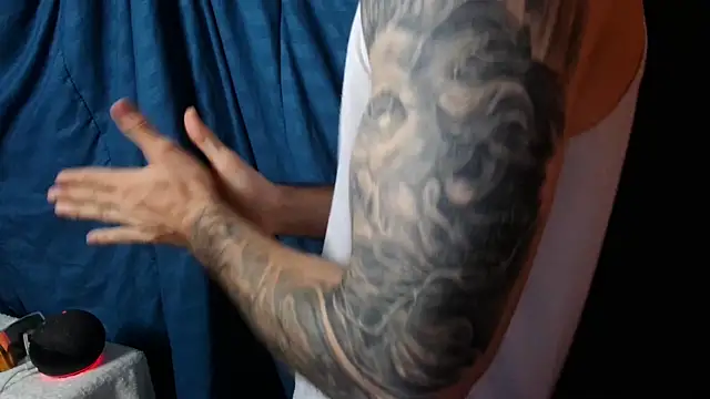 Snapshot of Kenner_fox77 chatting on December 25, 2024, 7:24 am Kenner fox77 online show from December 25, 2024, 7:24 am