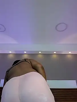 Adelehottman online show from February 5, 2026, 12:23 pm