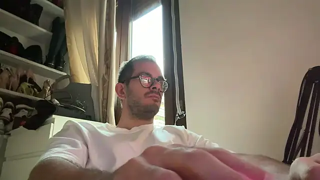 vogliososexboy1993 online show from November 5, 2025, 3:48 pm