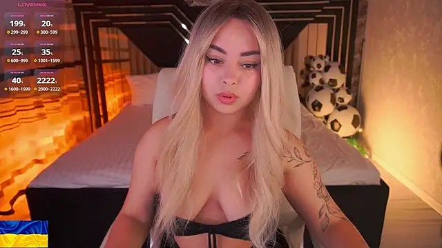 SusieWood online show from July 2, 2026, 8:04 pm