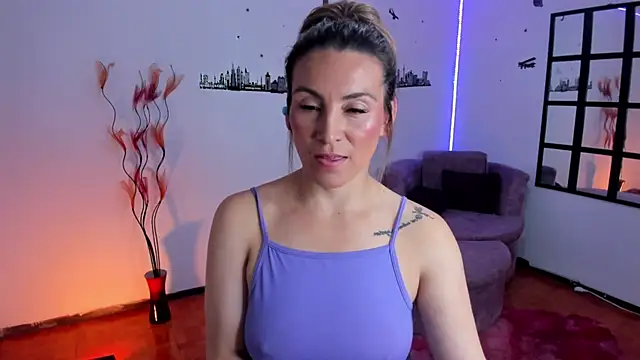 Snapshot of Elizabeth_taylor_b chatting on February 2, 2026, 11:37 pm Elizabeth taylor b online show from February 2, 2026, 11:37 pm